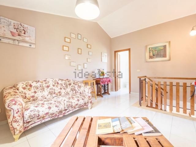 Rustici e casali in vendita di 110 m² in Via Colle Sant&apos Angelo, 36