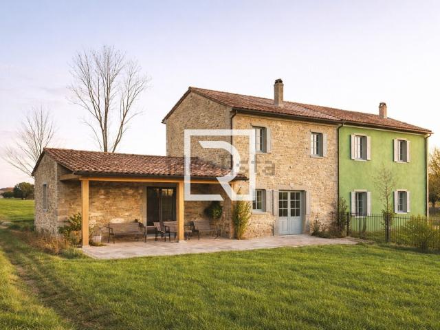 Rustici e casali in vendita di 110 m² in Via del Mare