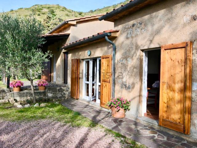 Rustici e casali in vendita di 110 m² in Via della Valle, 45