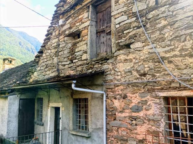 Rustici e casali in vendita di 110 m² in Via Domodossola