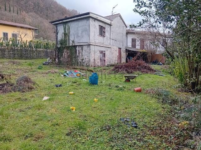 Rustici e casali in vendita di 110 m² in Via Vallamonti, 14