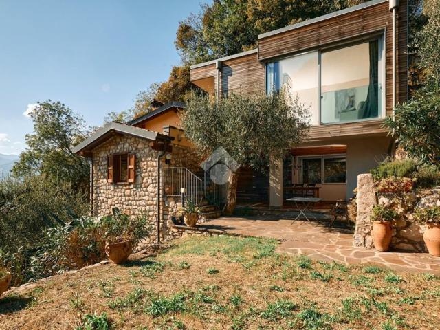 Rustici e casali in vendita di 124 m² in Via Panoramica, 88