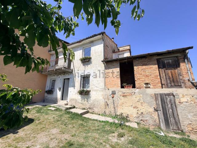 Rustici e casali in vendita di 125 m² in Frazione Cà Rotte, 32