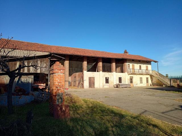 Rustici e casali in vendita di 125 m² in Strada Saluggia, 45