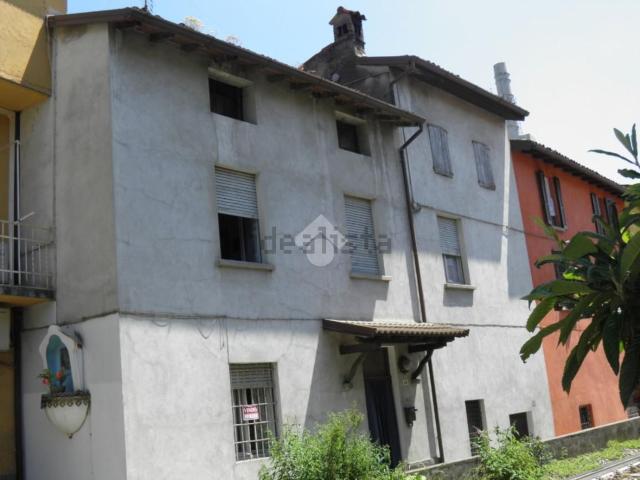 Rustici e casali in vendita di 125 m² in Via Piazze, 14