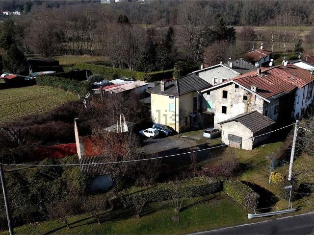 Rustici e casali in vendita di 1279 m² in Via XXV Aprile