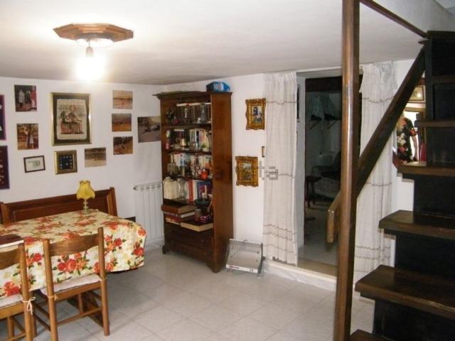 Rustici e casali in vendita di 128 m² in Via fontana scurano