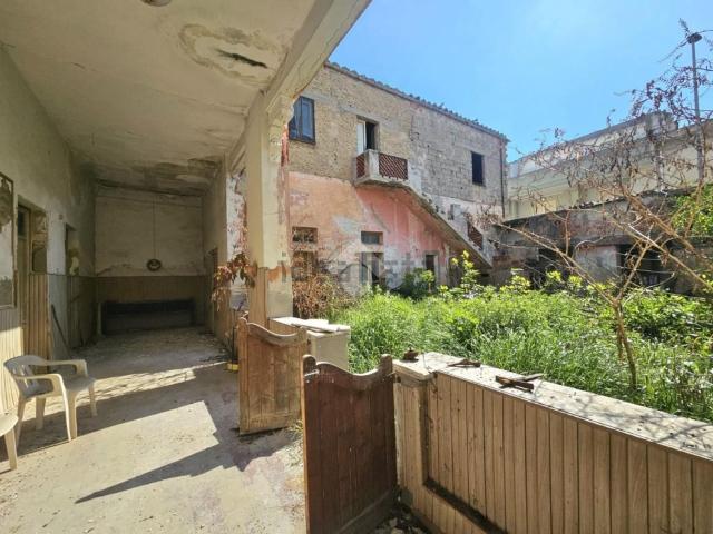 Rustici e casali in vendita di 129 m² in Via Perra, 25