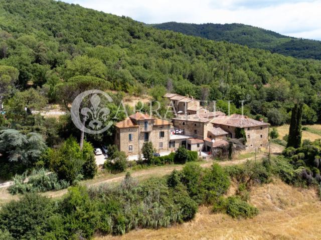 Rustici e casali in vendita di 1200 m² in Strada Provinciale Val di Pierle, 119