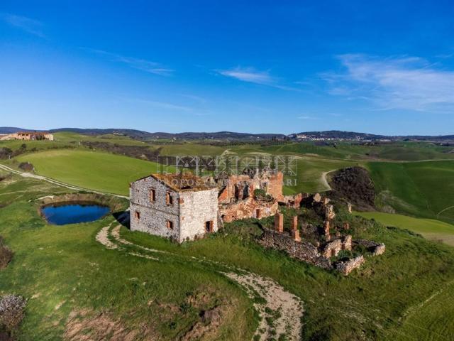 Rustici e casali in vendita di 1200 m² in Strada Senza Nome