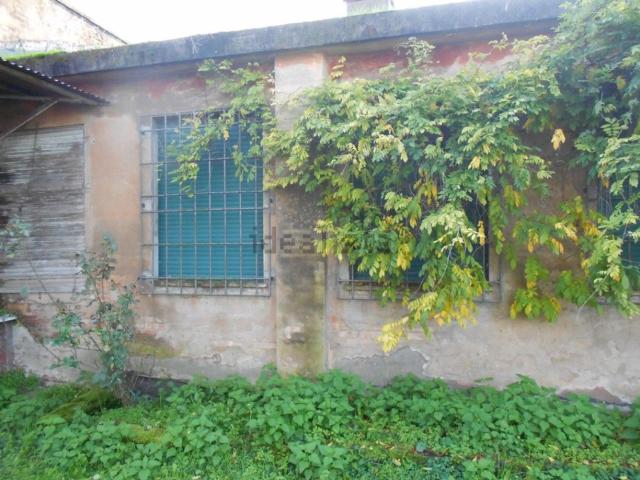 Rustici e casali in vendita di 1200 m² in Via CREVALCORE