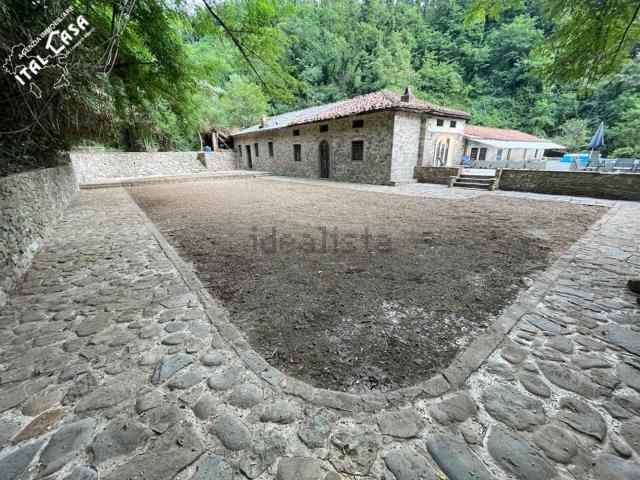 Rustici e casali in vendita di 2580 m² in Via dei Gelsi