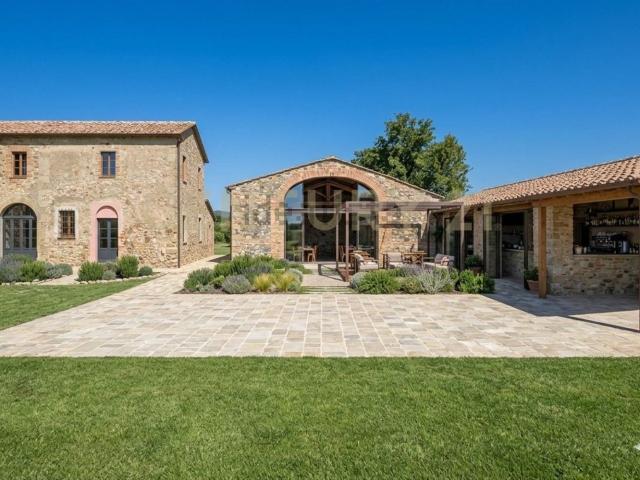 Rustici e casali in vendita di 1200 m² in Via di Lattaia