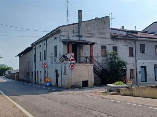 Rustici e casali in vendita di 1200 m² in Via Edmondo De Amicis, 14