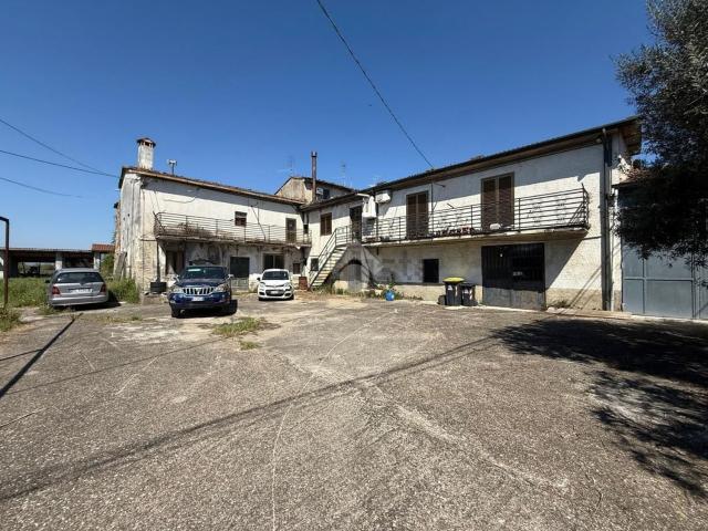 Rustici e casali in vendita di 1200 m² in Via Sant&apos  Ippolito, 6