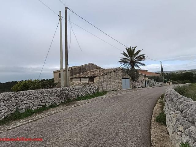 Rustici e casali in vendita di 120 m² in Contrada MANGIGESSO, 53