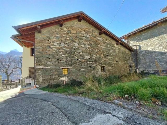 Rustici e casali in vendita di 120 m² in Frazione Petit Fenis