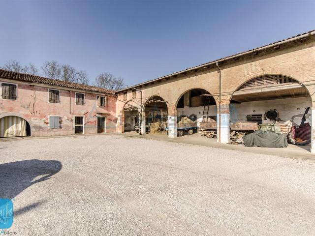 Rustici e casali in vendita di 120 m² in Strada della Valsugana, 100