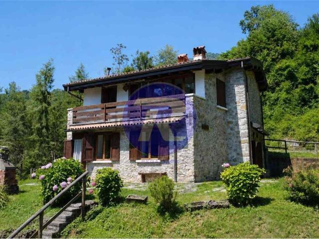 Rustici e casali in vendita di 120 m² in Strada Sterrata