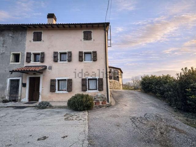 Rustici e casali in vendita di 120 m² in Via Alpone