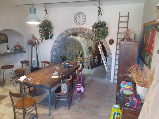 Rustici e casali in vendita di 120 m² in Via Calvario