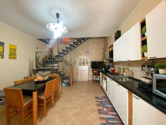 Rustici e casali in vendita di 120 m² in Via Caprio Maddaloni, 100