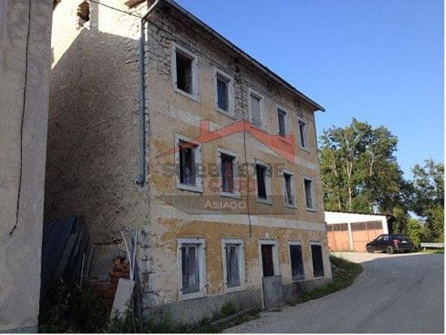 Rustici e casali in vendita di 120 m² in Via Chiesa