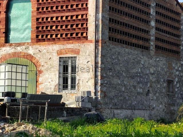 Rustici e casali in vendita di 120 m² in Via della Chiesa Lunata, 4