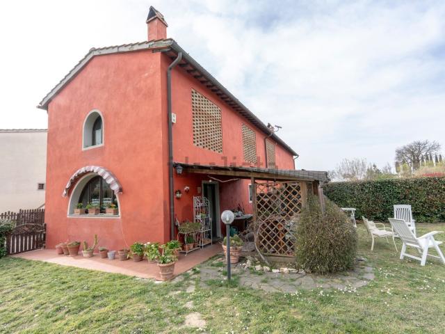 Rustici e casali in vendita di 120 m² in Via empolese, 3