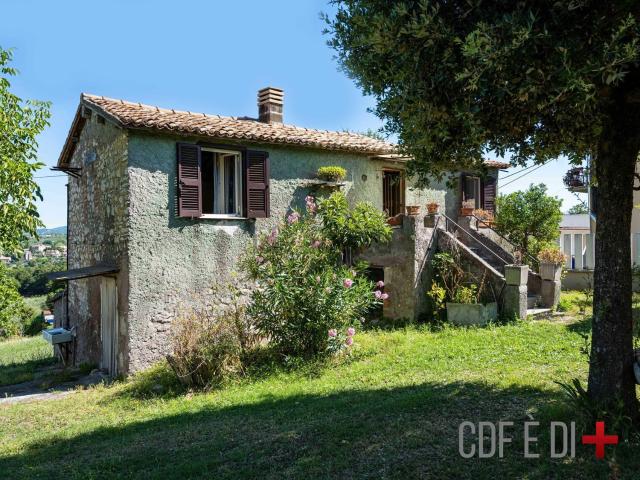 Rustici e casali in vendita di 120 m² in Via farnese