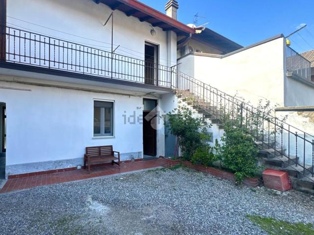 Rustici e casali in vendita di 120 m² in Via G. Mozzoni, 11