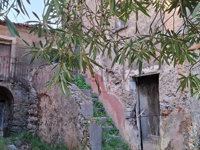 Rustici e casali in vendita di 120 m² in Via Rotondella, 18