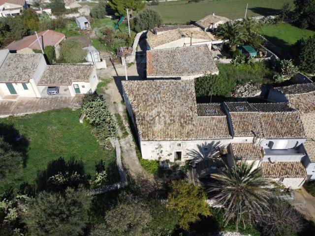 Rustici e casali in vendita di 121 m² in Via Papa Vanella