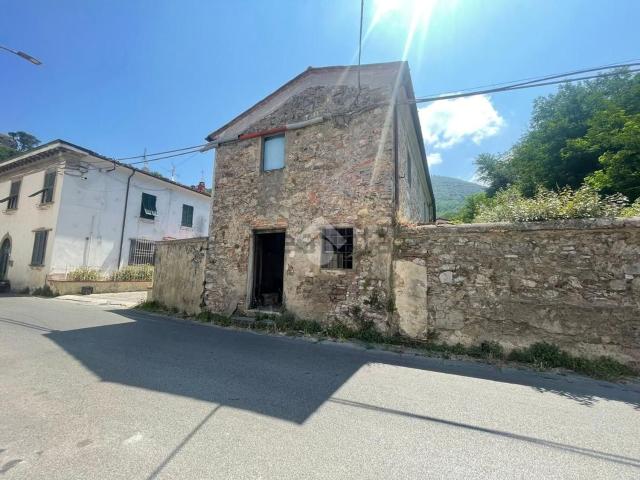 Rustici e casali in vendita di 121 m² in Via Statale Abetone, 332