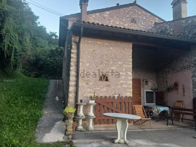 Rustici e casali in vendita di 122 m² in Località Caporai