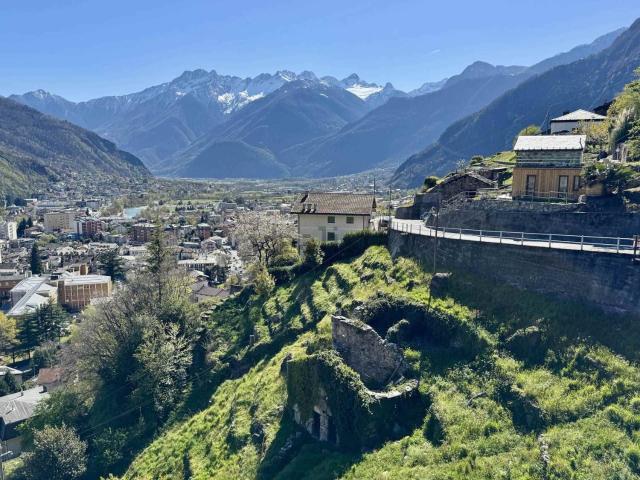 Rustici e casali in vendita di 122 m² in Via Ezio Vanoni