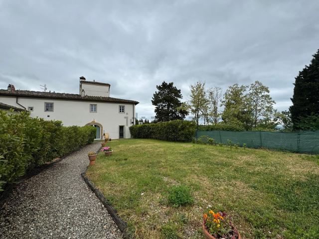 Rustici e casali in vendita di 123 m² in Via Santa Maria Novella