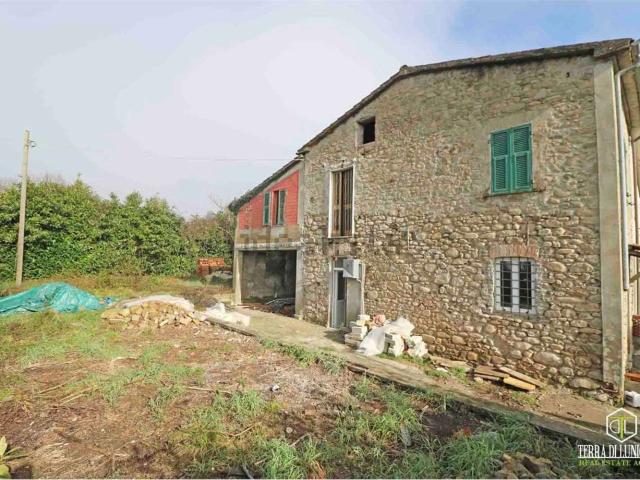 Rustici e casali in vendita di 134 m² in Viale Italia