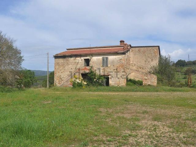 Rustici e casali in vendita di 1350 m²