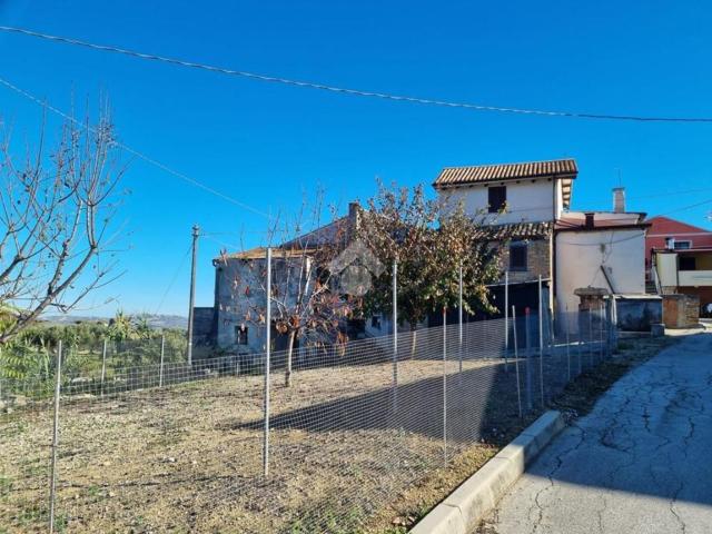 Rustici e casali in vendita di 135 m² in Contrada Villa Medoro, 10