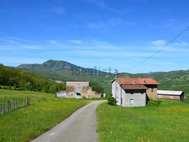 Rustici e casali in vendita di 135 m² in Località Bosello Basso, 48