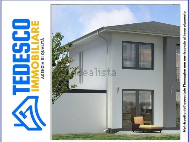 Rustici e casali in vendita di 135 m² in Via del Commercio