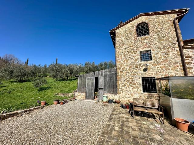Rustici e casali in vendita di 135 m² in Via di San Quirichino, 12