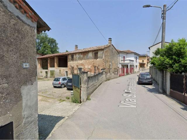 Rustici e casali in vendita di 135 m² in Via San Francesco D&apos Assisi, 13