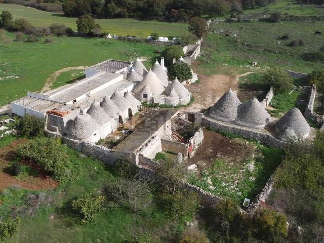 Rustici e casali in vendita di 1380 m²