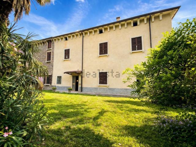 Rustici e casali in vendita di 1385 m² in Via Sei Fontane, 27