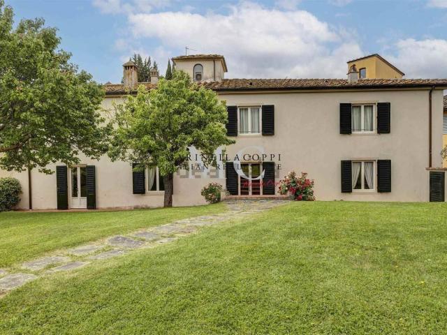 Rustici e casali in vendita di 755 m²