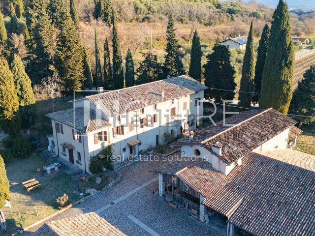 Rustici e casali in vendita di 1300 m² in Strada Costa di Vallonga, 1