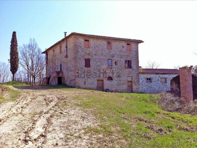 Rustici e casali in vendita di 1300 m²