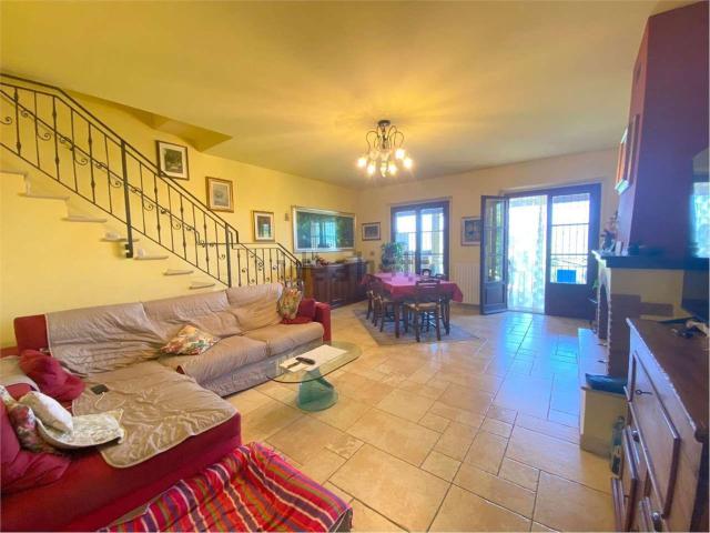 Rustici e casali in vendita di 130 m²